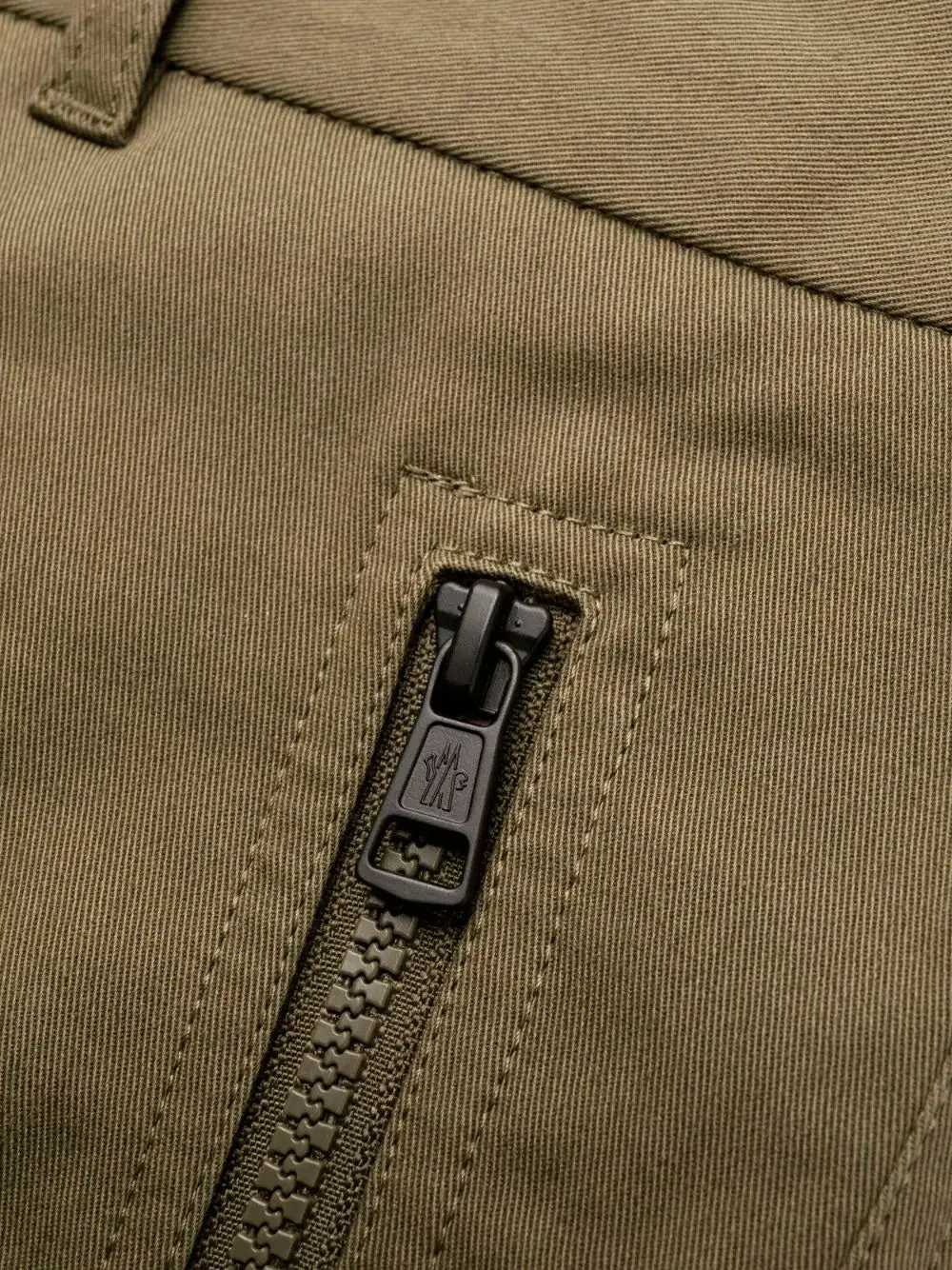 Logo-patch cargo trousers